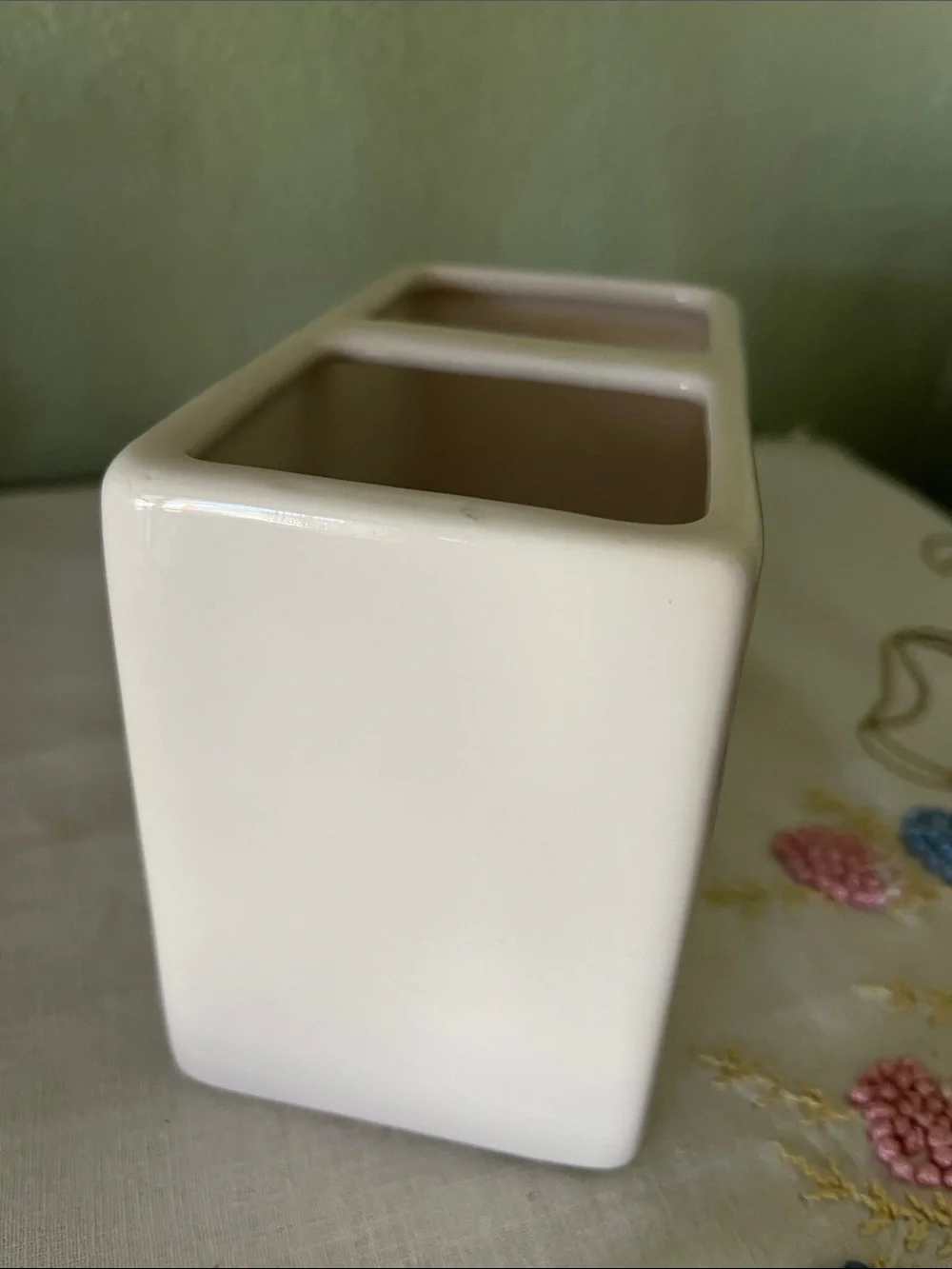 RAE DUNN Ceramic Rainbow Toothbrush Holder – Cream